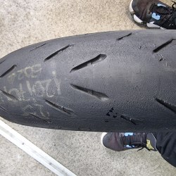 120 70 R17 Michelin Power GP 2ct. 50.20г. Сост. Нов.на фото остатки трека,снимается