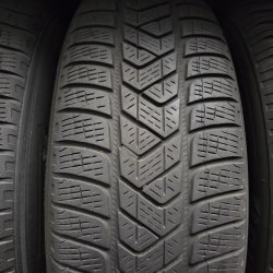 Комплект шин 215 65 R17 Pirelli Scorpion winter 18г. Остаток 70%