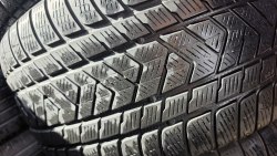 Комплект шин 295 40 R21 Pirelli Scorpion winter остаток75% 6мм. В одной шине латка бок