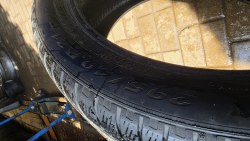 Комплект шин 295 40 R21 Pirelli Scorpion winter остаток75% 6мм. В одной шине латка бок