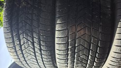 Комплект шин 295 40 R21 Pirelli Scorpion winter остаток75% 6мм. В одной шине латка бок
