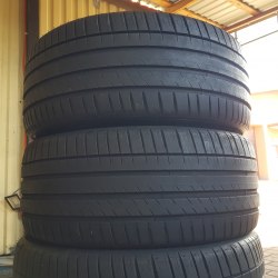 Комплект шин 255 40 R20 Michelin Pilot sport EV TO 23г. Остаток 90% бок латка