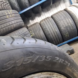 Пара шин 315 35 r21 Pirelli PZero (NO)111Y состояние новой. 95%остаток. Стоит усиленная латка.23г. 22г.