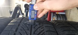Комплект шин 225 55 r17 Goodyear ULTRAGRIP performance 8 97H Остаток90% 19г