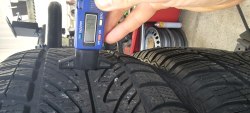 Комплект шин 225 55 r17 Goodyear ULTRAGRIP performance 8 97H Остаток90% 19г
