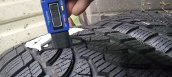 Комплект шин 225 50 r17 Bridgestone Blizzak lm 32 остаток 99% 18г 8.5mm