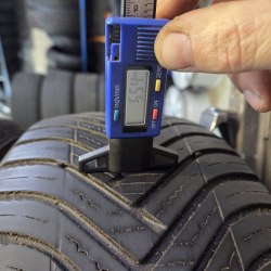 Пара шин 205 60 R16 Hankook Kinergy 4s2 4 seasons 20г. Остаток 5.5мм