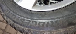 Пара шин 215 65 r17 Bridgestone Blizzak lm 001 8.2мм остаток 95% 18г