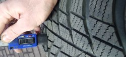 Пара шин 215 65 r17 Bridgestone Blizzak lm 001 8.2мм остаток 95% 18г