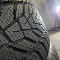 Пара шин 255 40 r20 Hankook Winter icept evo 3 23г. 99%остаток косм. Борт