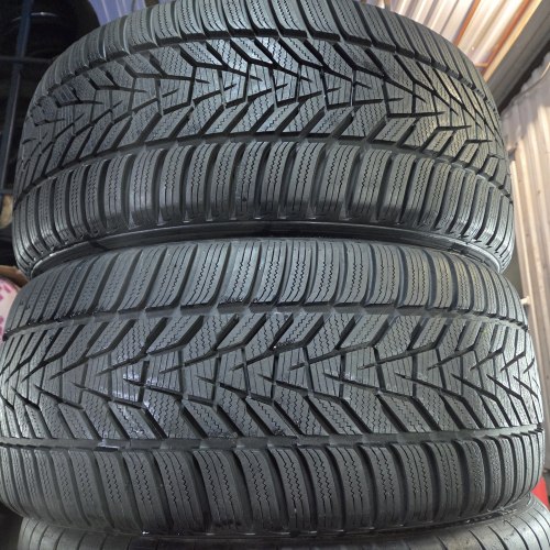 Пара шин 255 40 r20 Hankook Winter icept evo 3 23г. 99%остаток косм. Борт