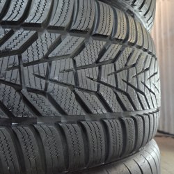 Пара шин 255 40 r20 Hankook Winter icept evo 3 23г. 99%остаток косм. Борт
