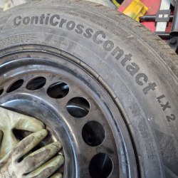 Комплект шин 215 65 r16 Continental ContiCrossContact LX2 18г. Остаток 99% 8mm