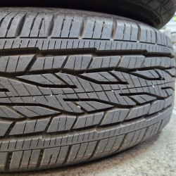 Комплект шин 215 65 r16 Continental ContiCrossContact LX2 18г. Остаток 99% 8mm