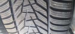 Пара шин 285 35 r21 Hankook Winter icept evo3 x 4022г. 99.9%остаток. Косметика борт