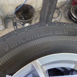 Пара шин 215 65 R16C Continental Van Contact Evo 20г. 7.5 мм.