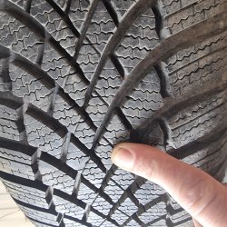 205 60 r16 Bridgestone Blizzak lm005 8mm