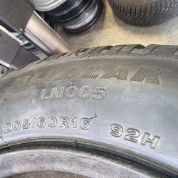 205 60 r16 Bridgestone Blizzak lm005 8mm