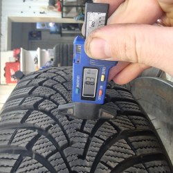 205 55 r16 Goodyear Ultragrip 9+ 2122г. 99% остаток латочка