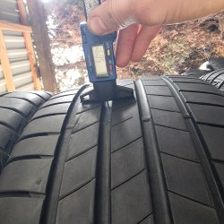 Комплект шин 255 45 r18 Bridgestone Turanza T005 20г.5.2.mm 5.6mm 85% остаток