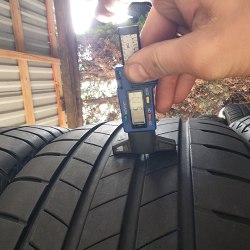 Комплект шин 255 45 r18 Bridgestone Turanza T005 20г.5.2.mm 5.6mm 85% остаток