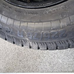 225 75 r16 Continental VancoFourSeason 2 14.24г 95% остаток 8.8мм