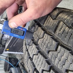 225 75 r16 Continental VancoFourSeason 2 14.24г 95% остаток 8.8мм