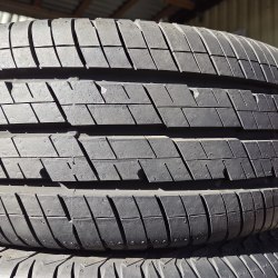 Комплект шин 215 65 R15C Continental Vanco 2 остаток 99% 18г.