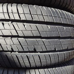 Комплект шин 215 65 R15C Continental Vanco 2 остаток 99% 18г.