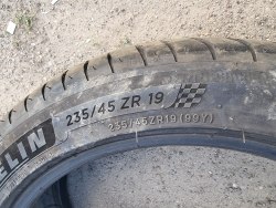 235 45 r19 Michelin Pilot sport 4 95%остаток6.7мм 22г. Космет.