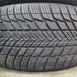 Комплект шин 255 50 R18 Bridgestone Blizzak LM.001 MO 20г