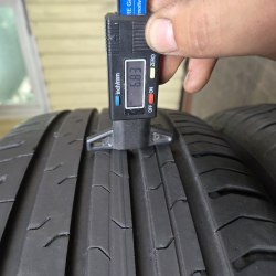 Комплект шин 215 55 R17 Continental ContiEcoContact 5 18г. Остаток 6.4-6.8мм 90%