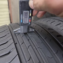 Комплект шин 215 55 R17 Continental ContiEcoContact 5 18г. Остаток 6.4-6.8мм 90%