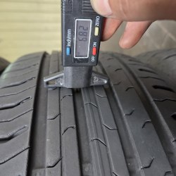 Комплект шин 215 55 R17 Continental ContiEcoContact 5 18г. Остаток 6.4-6.8мм 90%