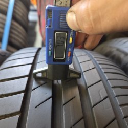 Комплект шин 225 50 R17 GoodYear Efficient grip performance 17г. Остаток 7мм