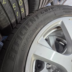 Комплект шин 225 50 R17 GoodYear Efficient grip performance 17г. Остаток 7мм