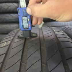 Пара шин 235 50 R19 Michelin Primacy 4 s1 21-22г. Остаток 90% 6.1мм 2 латки