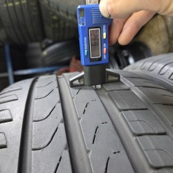 235 40 R19 Pirelli Cinturato P7 Остаток 6.3мм seal