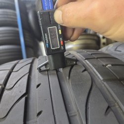 Комплект шин 305 40 R20 Bridgestone Dueler H/P sport NO 22г. Остаток 5.5мм перед 275 45 R20 5.7мм
