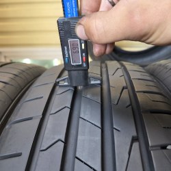 Комплект шин 215 65 R17 Hankook Ventus prime 3X 24г. Остаток 6.9-6.3мм 95%остаток