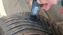 Пара шин 235 40 r19 Maxis Premitra all season ap3 6.2mm 21-22g