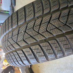 235 40 r19 Pirelli Sottozero 3 3122g. 8mm 99% остаток. Грыжи нет. Корд.латочка