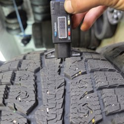 Комплект шин 205 55 R16 Toyo Observe GSI-6 HP 21г. Остаток 7.5-8мм