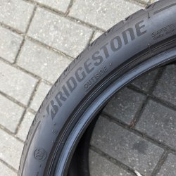 Комплект шин 275 35 R21 Bridgestone Alenza 001 ☆ RSC осаток 5.5мм 24-23г. Перед 245 40 R21 Остаток 5.5мм 21-20г