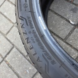 Комплект шин 275 35 R21 Bridgestone Alenza 001 ☆ RSC осаток 5.5мм 24-23г. Перед 245 40 R21 Остаток 5.5мм 21-20г