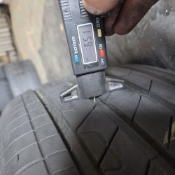 Комплект шин 235 55 r18 Good Year EfficientGrip performance MO 24г. Остаток 6.5-7мм 95% electric drive technology