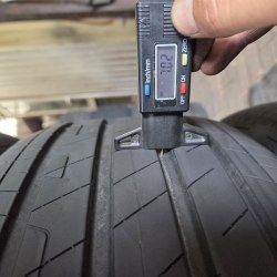 Комплект шин 235 55 r18 Good Year EfficientGrip performance MO 24г. Остаток 6.5-7мм 95% electric drive technology