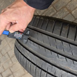 255 40 r20 Michelin Pilot sport EV TO 53.23g 6.7mm корд. Космет. Грыжи нет