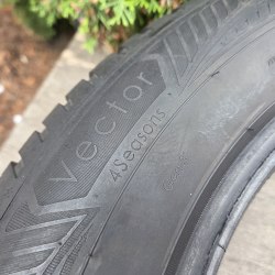 Комплект шин 195 65 R15 Good Year Vector 4 seasons Gen-3 20г остаток 7.2- 6.8мм