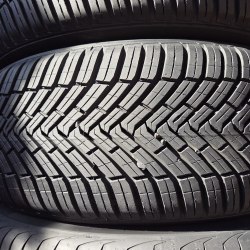 Пара шин 215 50 r19 Continental All Season Contact 24-25г. Остаток 8мм